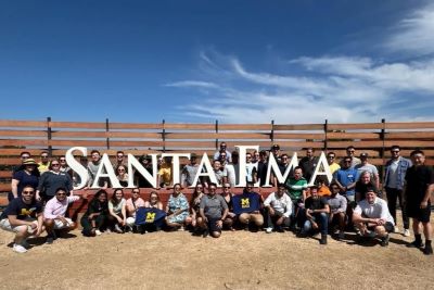 Photo of OMBA students in front of the Santa Ema winery in Chile. 