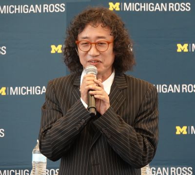 Kwang Jin Kim at his panel at Reunion, speaking and performing his songs