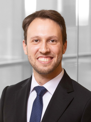 Arthur Brodskiy Business School MBA Headshot