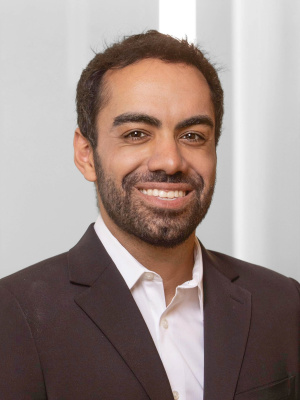 Headshot of Kameron Akbarzadeh