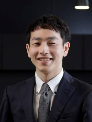 Gaku Murakami smiling in a headshot photo